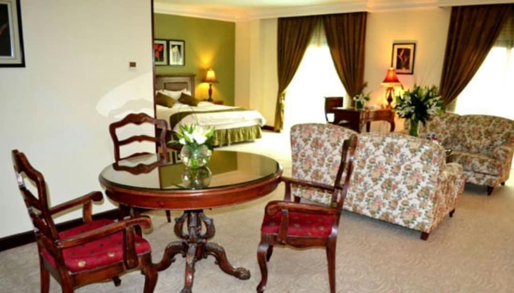 The Convention Center & Royal Suites Hotel Kuwait City Luaran gambar
